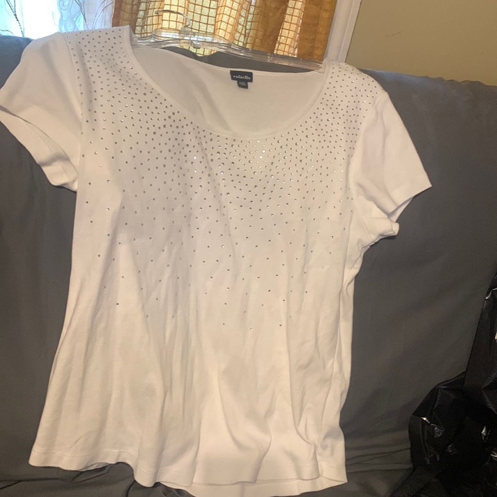 White sequenced short sleeve T-shirt. Size large